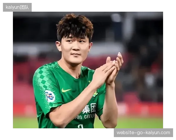 黄仁范将与朴镕宇搭档双后腰，为金玟哉领衔的后防线提供中场屏障。